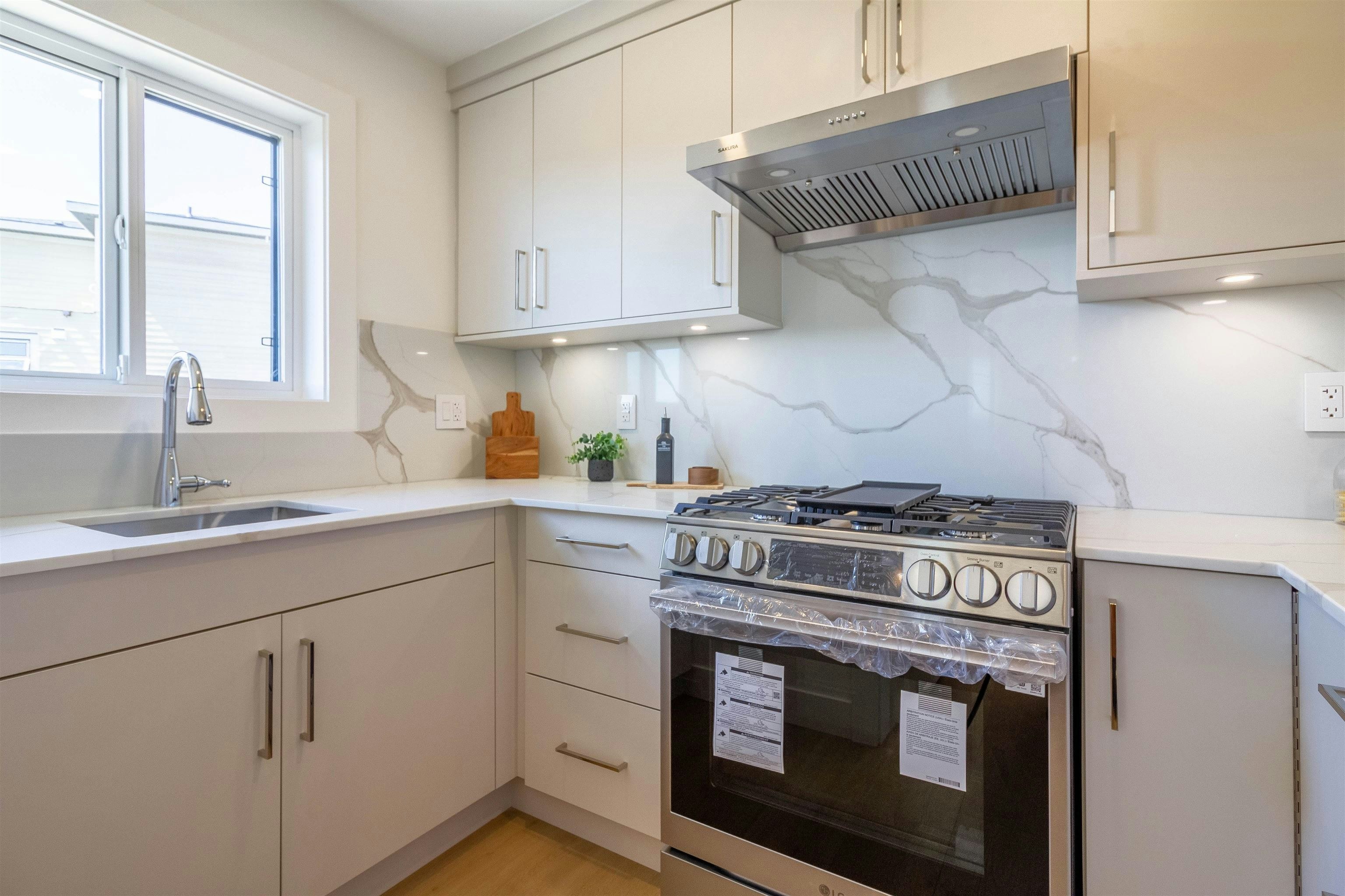 2256 Monashee Court, Coquitlam, BC, V3K 6P7 - 10