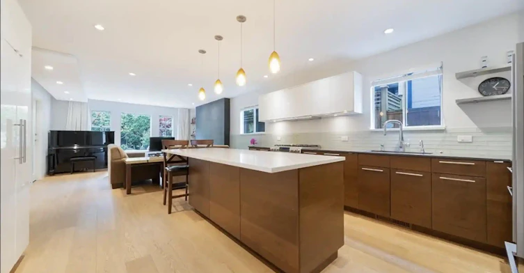 Ground Floor-453X 16th Ave W, Vancouver, BC, V6R 3E8 - 3