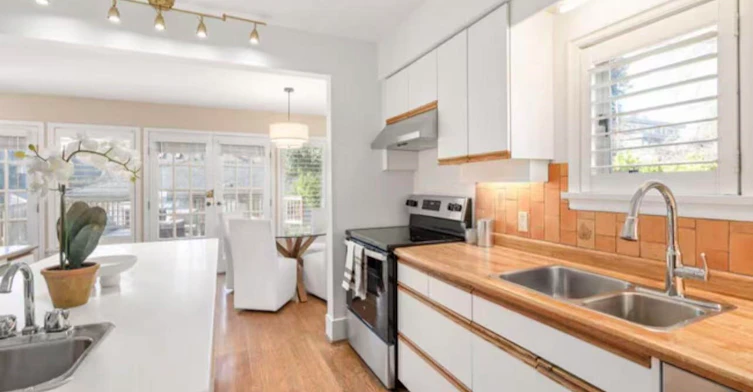 6000 Carier Street, Vancouver, BC, V6M 3A8 - 3