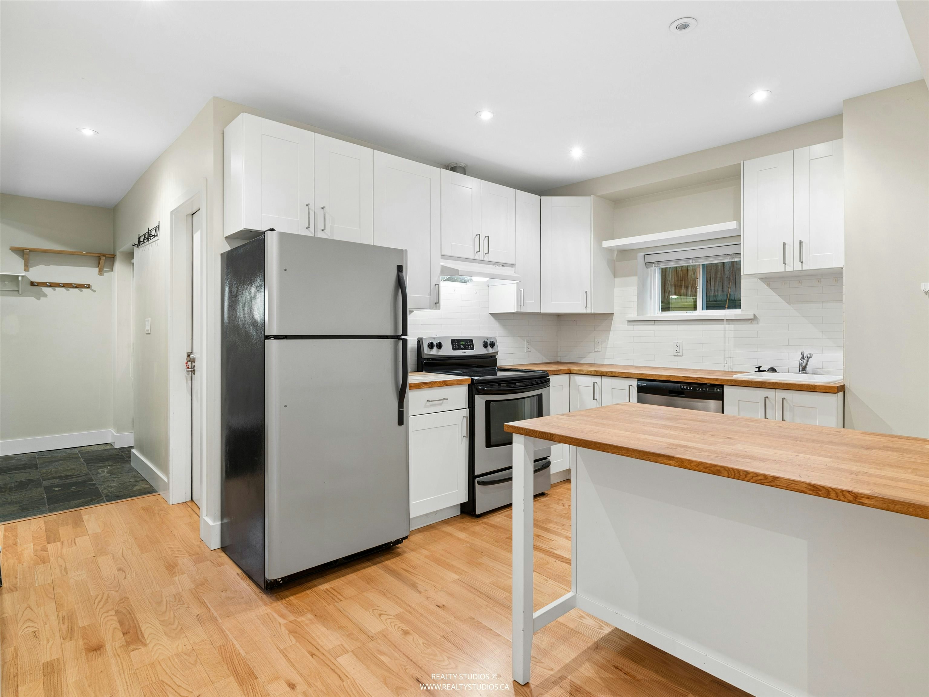 908 W 21st Avenue, Vancouver, BC, V5Z 1Z1 - 24