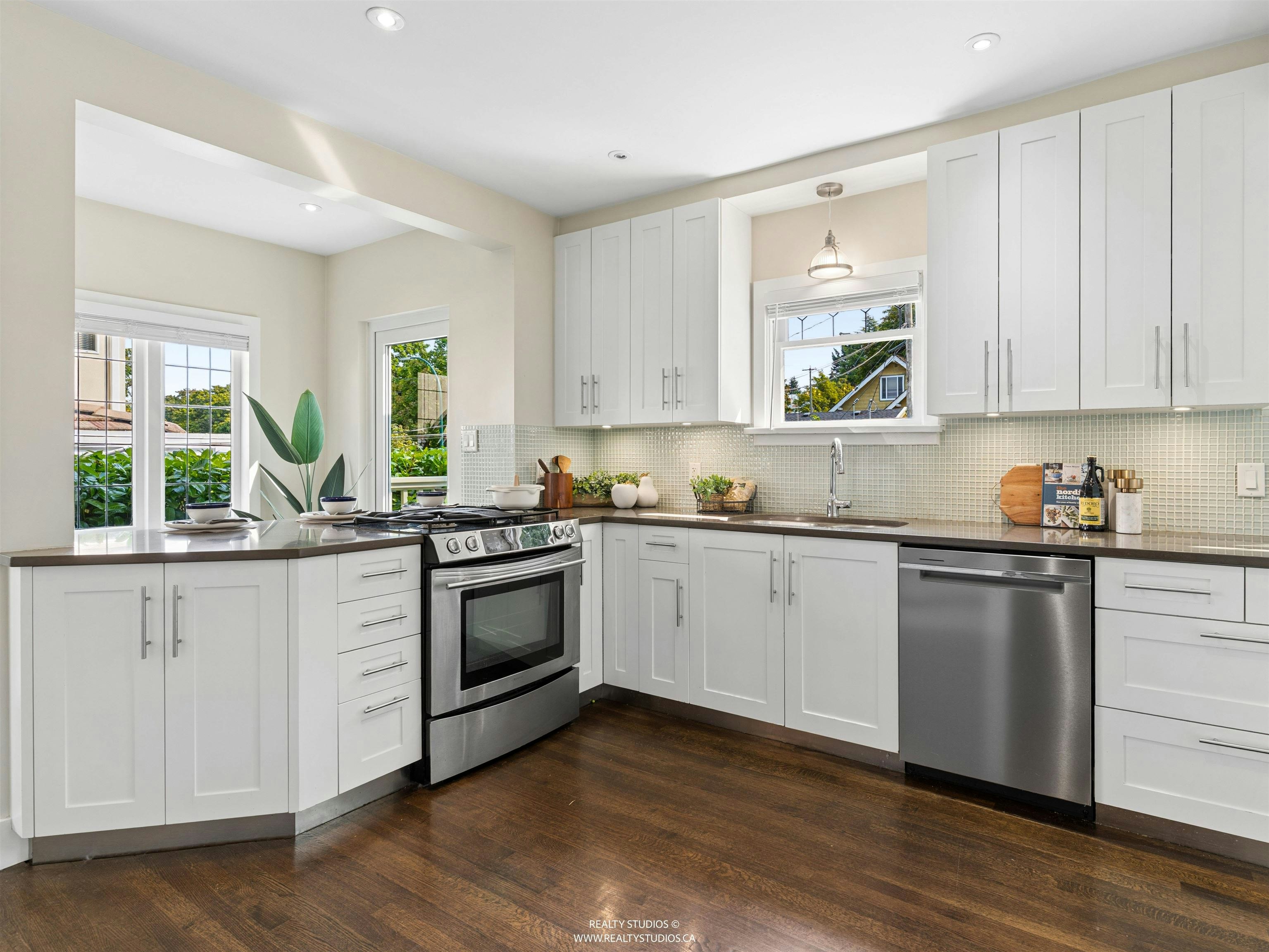 908 W 21st Avenue, Vancouver, BC, V5Z 1Z1 - 7