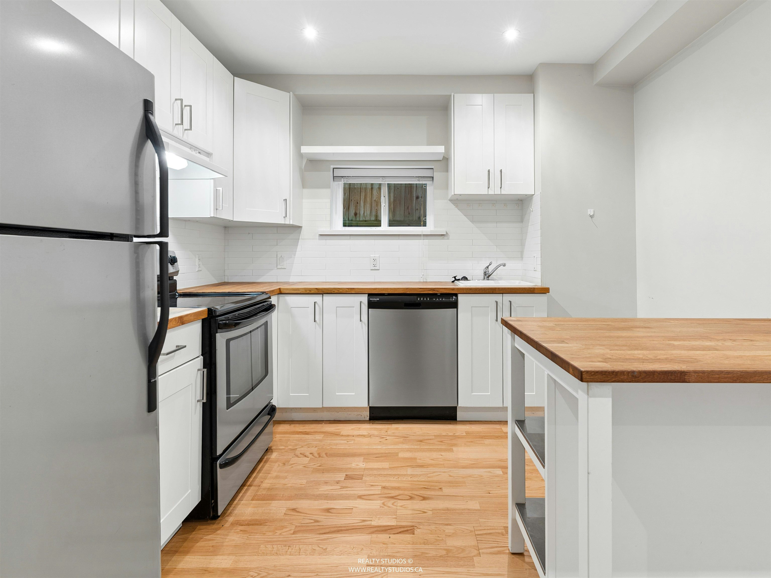 908 W 21st Avenue, Vancouver, BC, V5Z 1Z1 - 25