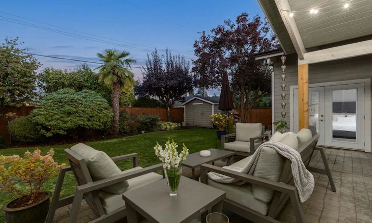 1208 Rosewood Crescent