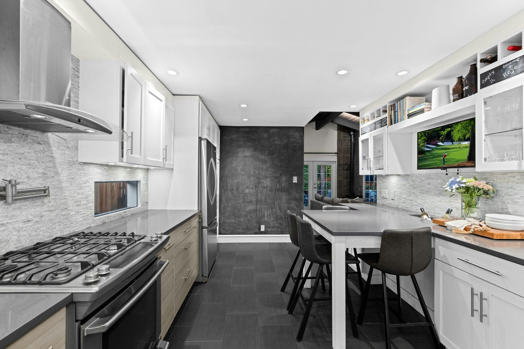 1208 Rosewood Crescent - 3