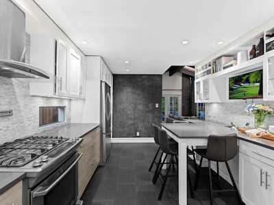 1208 Rosewood Crescent - 3
