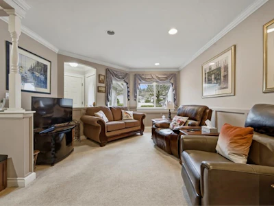 5-15099 28 Avenue - 5