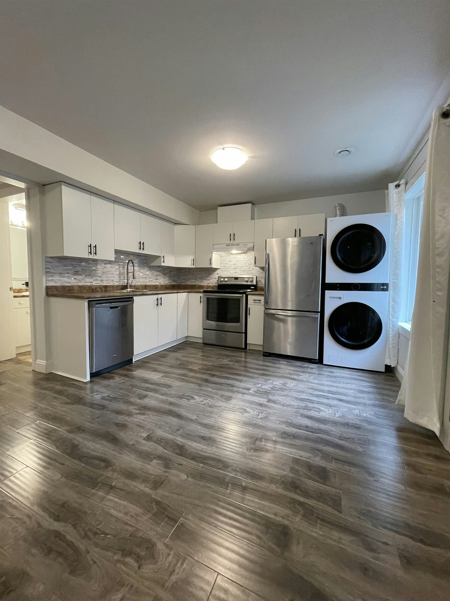bsmt-7333 194 Street, Surrey, BC, V4N 5Y1 - 2