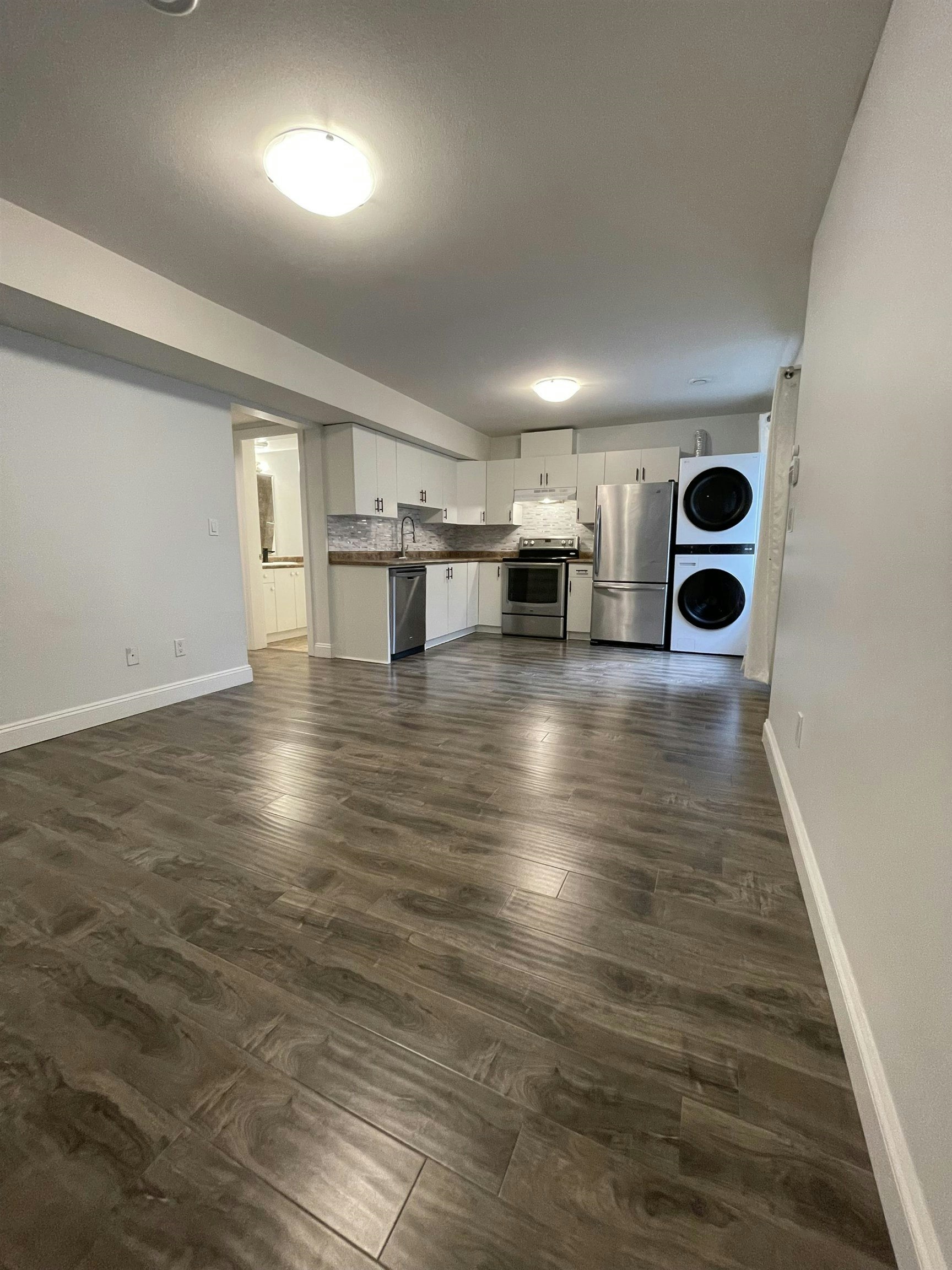 bsmt-7333 194 Street, Surrey, BC, V4N 5Y1