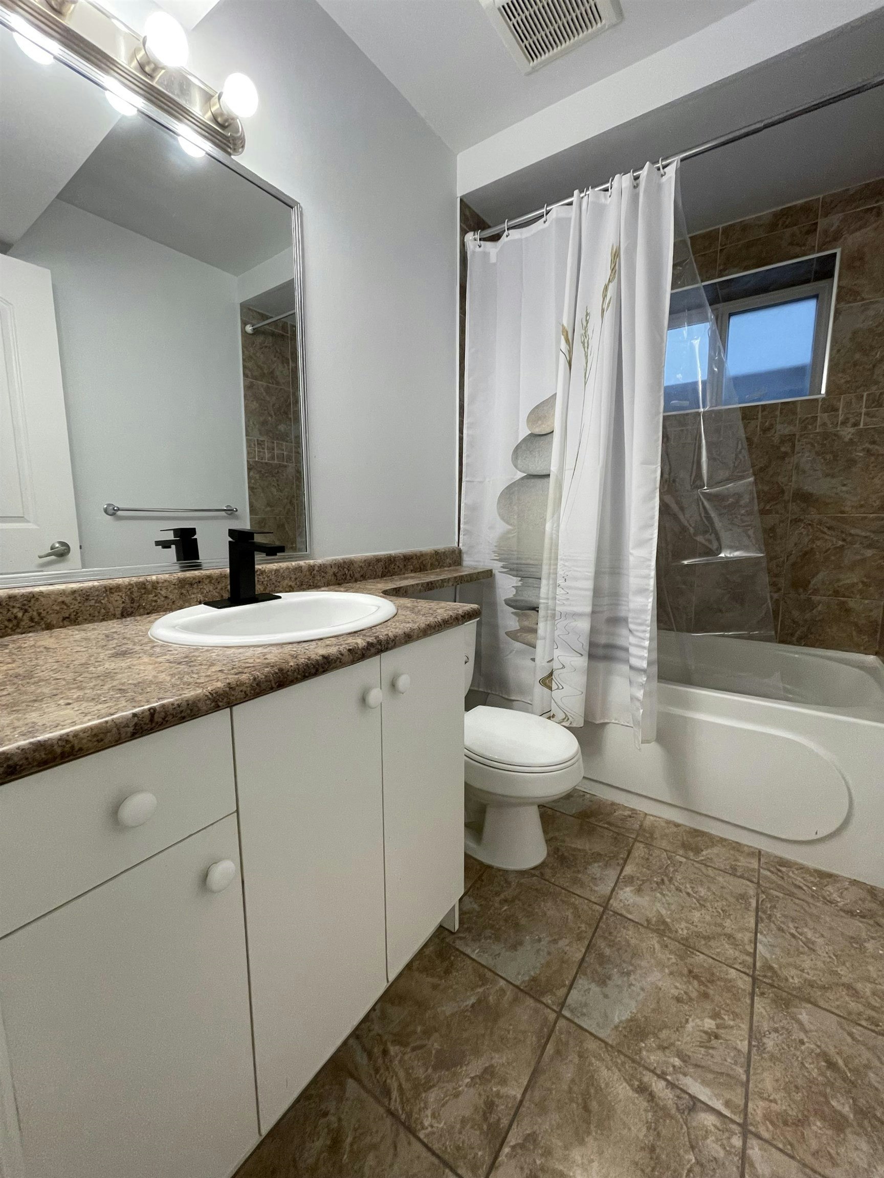 bsmt-7333 194 Street, Surrey, BC, V4N 5Y1 - 9