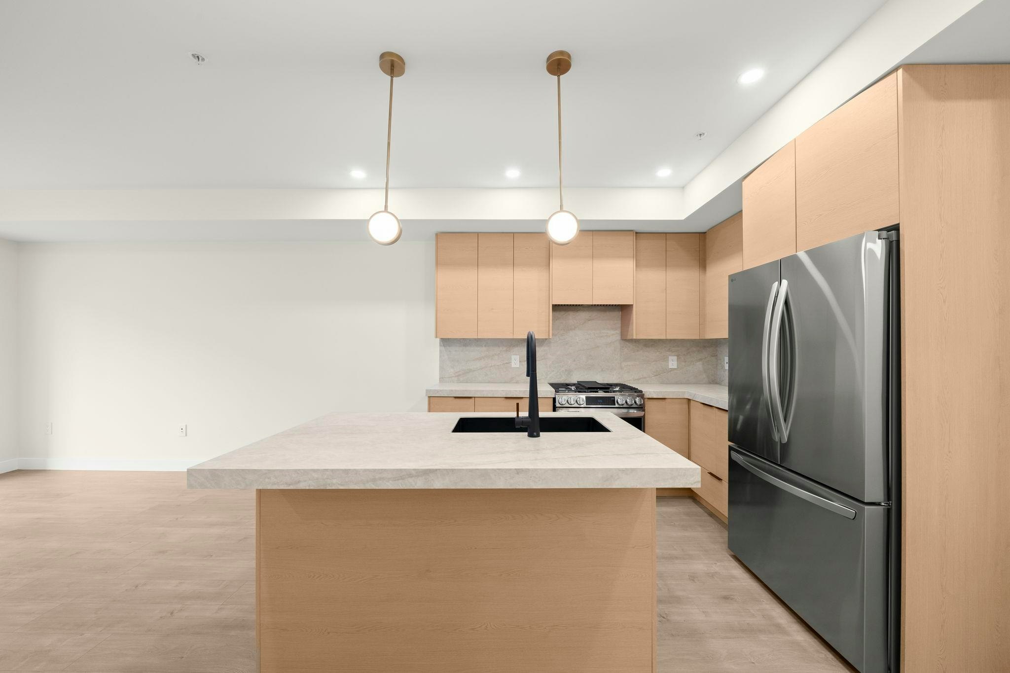 211-15353 17 Avenue - 5