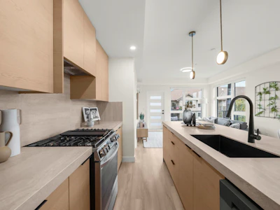 304-15353 17 Avenue - 2