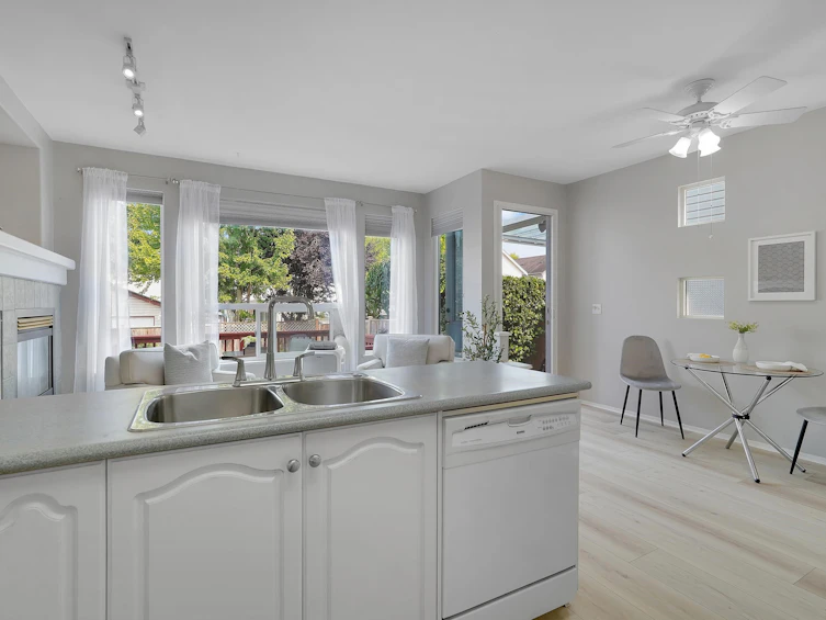 18539 67a Avenue, Surrey, BC, V3S 9B5 - 18