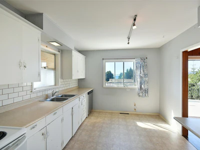 4726 Laurel Avenue - 5
