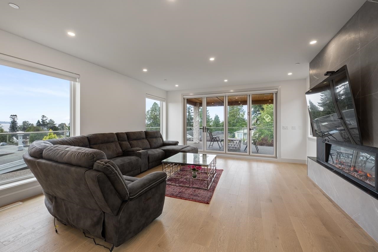 952 Parker Street, Surrey, BC, V4B 4R4 - 8