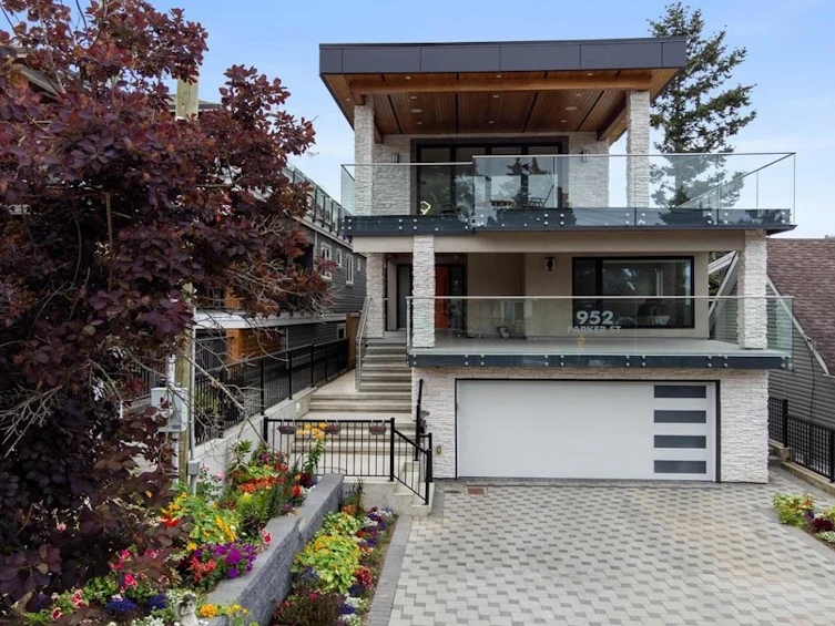 952 Parker Street, Surrey, BC, V4B 4R4