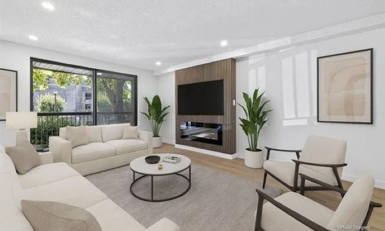 121-8511 Ackroyd Road