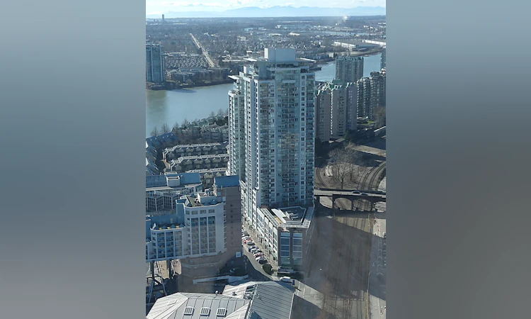 1312-908 Quayside Drive