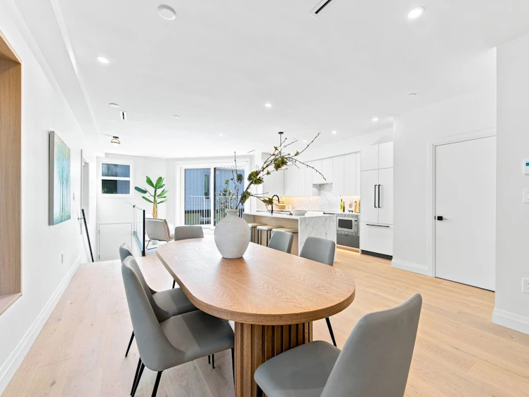 6160 Granville Street, Vancouver, BC, V6M 3E3 - 6