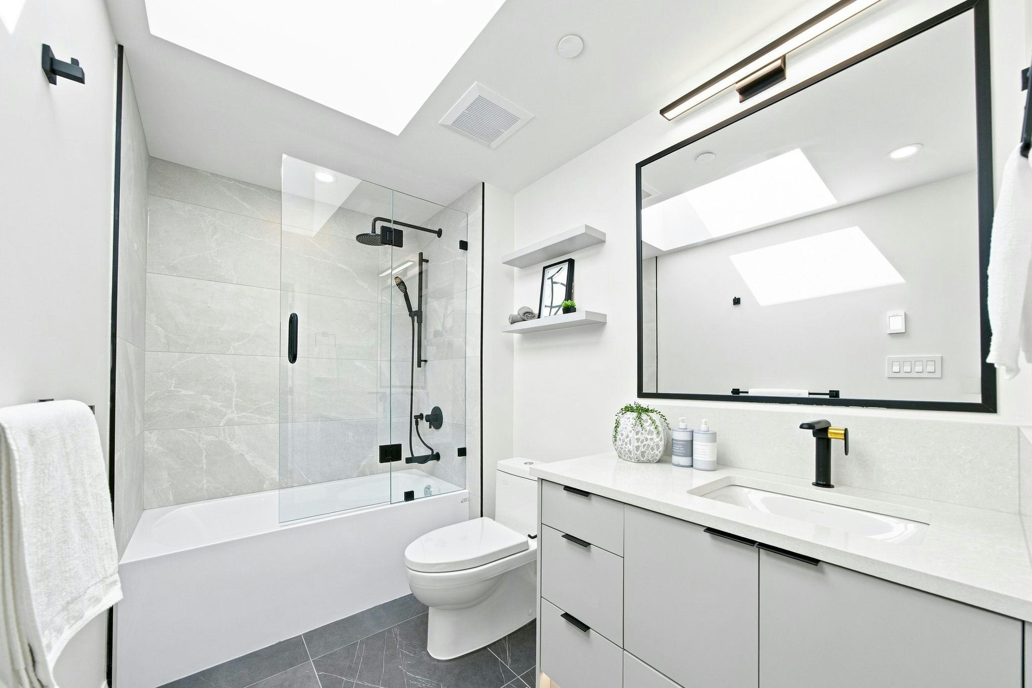 6160 Granville Street, Vancouver, BC, V6M 3E3 - 24