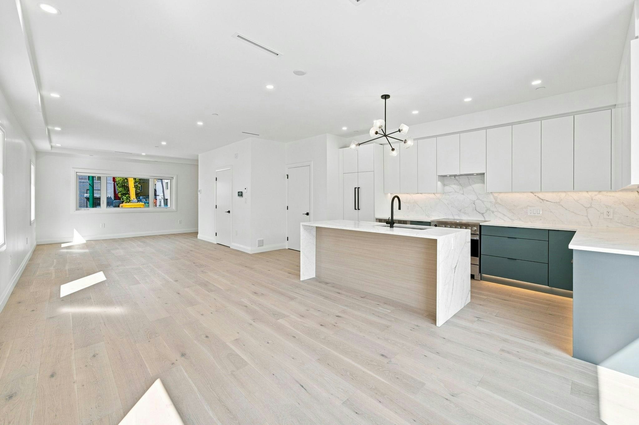 6162 Granville Street, Vancouver, BC, V6M 3E3 - 6