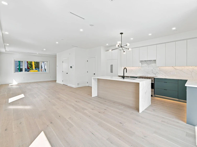 6162 Granville Street, Vancouver, BC, V6M 3E3 - 6