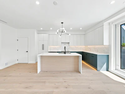 6162 Granville Street - 4