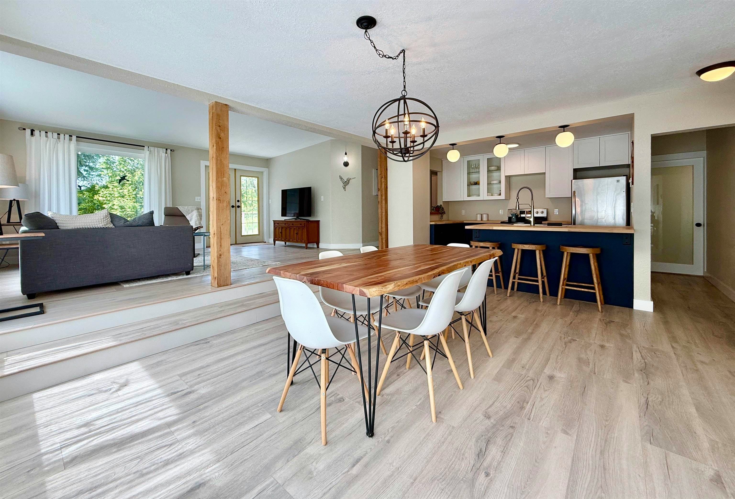 6376 Sunshine Coast Highway, Sechelt, BC, V7Z 0M3