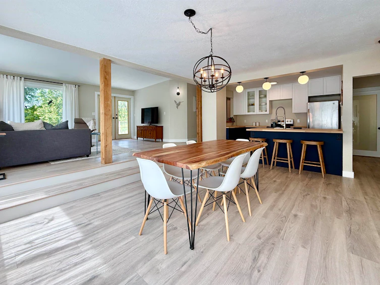 6376 Sunshine Coast Highway, Sechelt, BC, V7Z 0M3