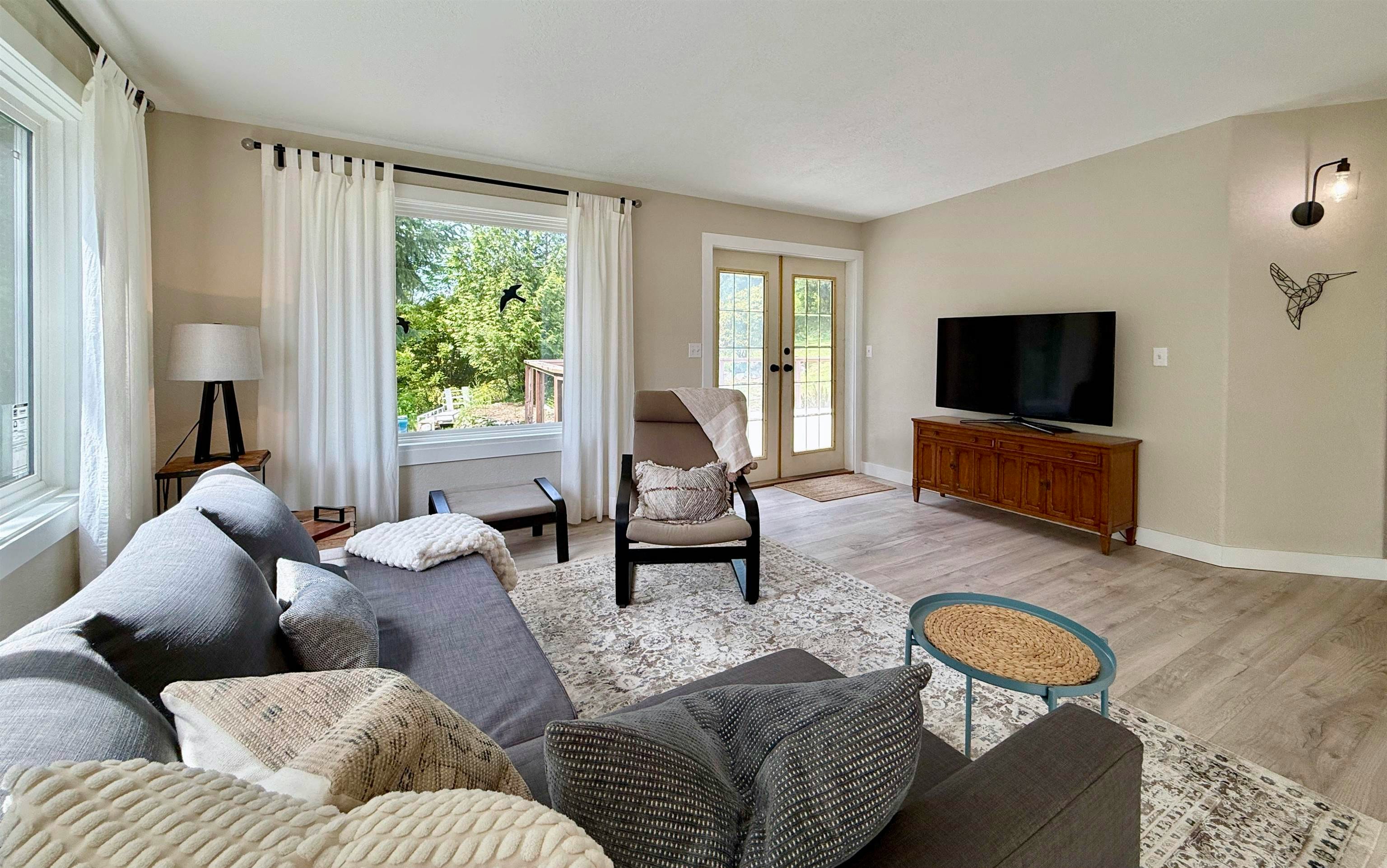 6376 Sunshine Coast Highway, Sechelt, BC, V7Z 0M3 - 6