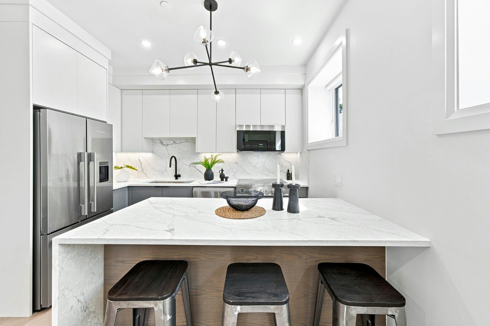 6164 Granville Street, Vancouver, BC, V6M 3E3 - 7