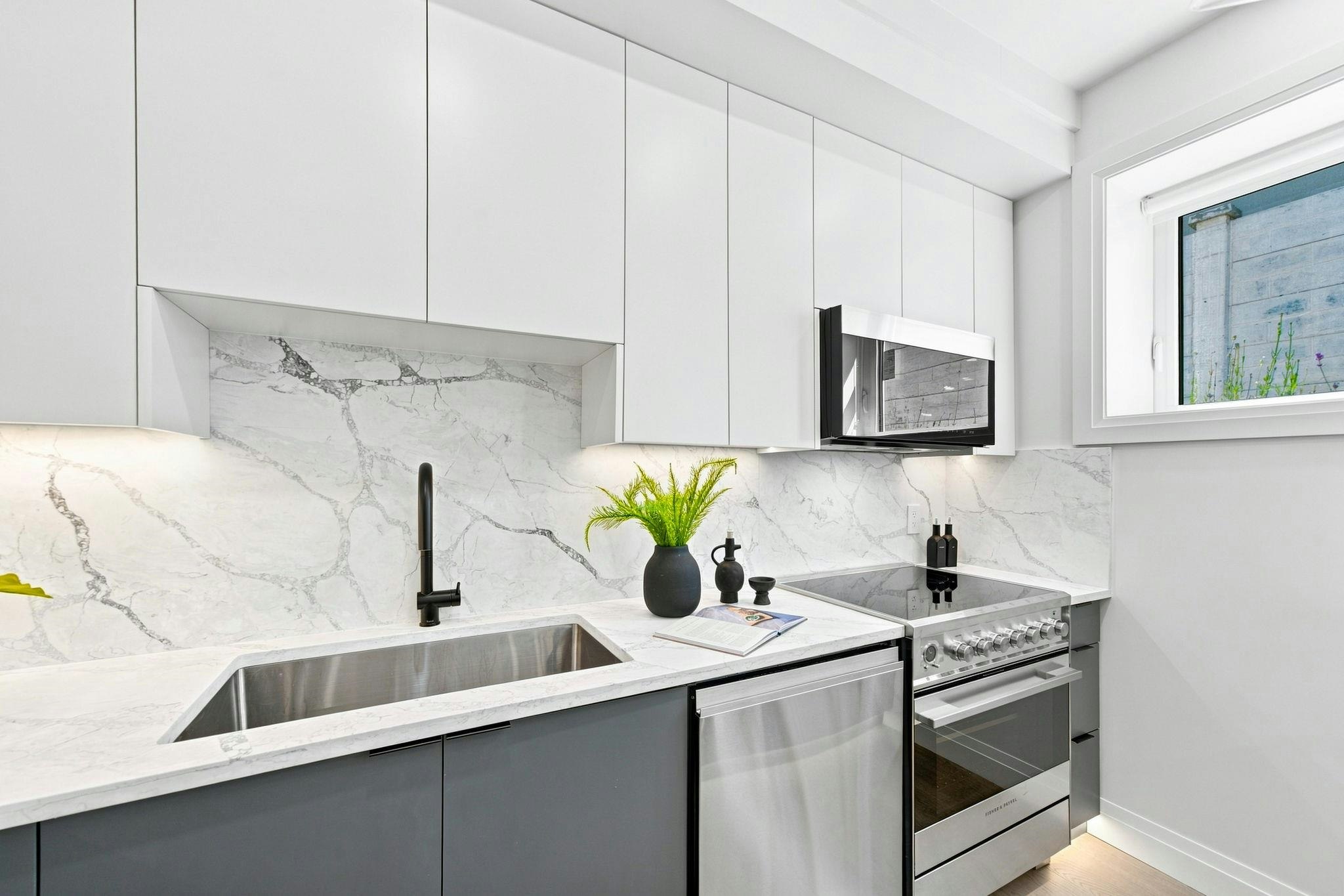 6164 Granville Street, Vancouver, BC, V6M 3E3 - 6