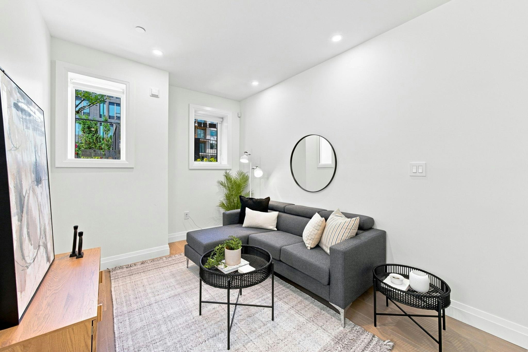 6164 Granville Street, Vancouver, BC, V6M 3E3