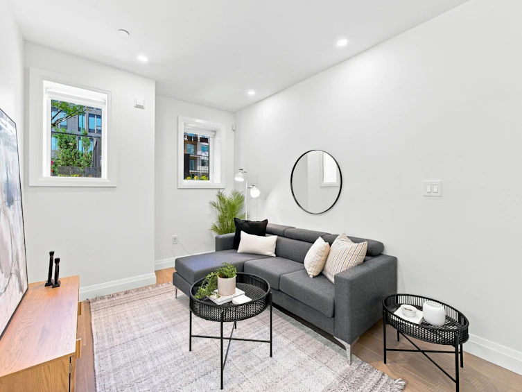 6164 Granville Street, Vancouver, BC, V6M 3E3