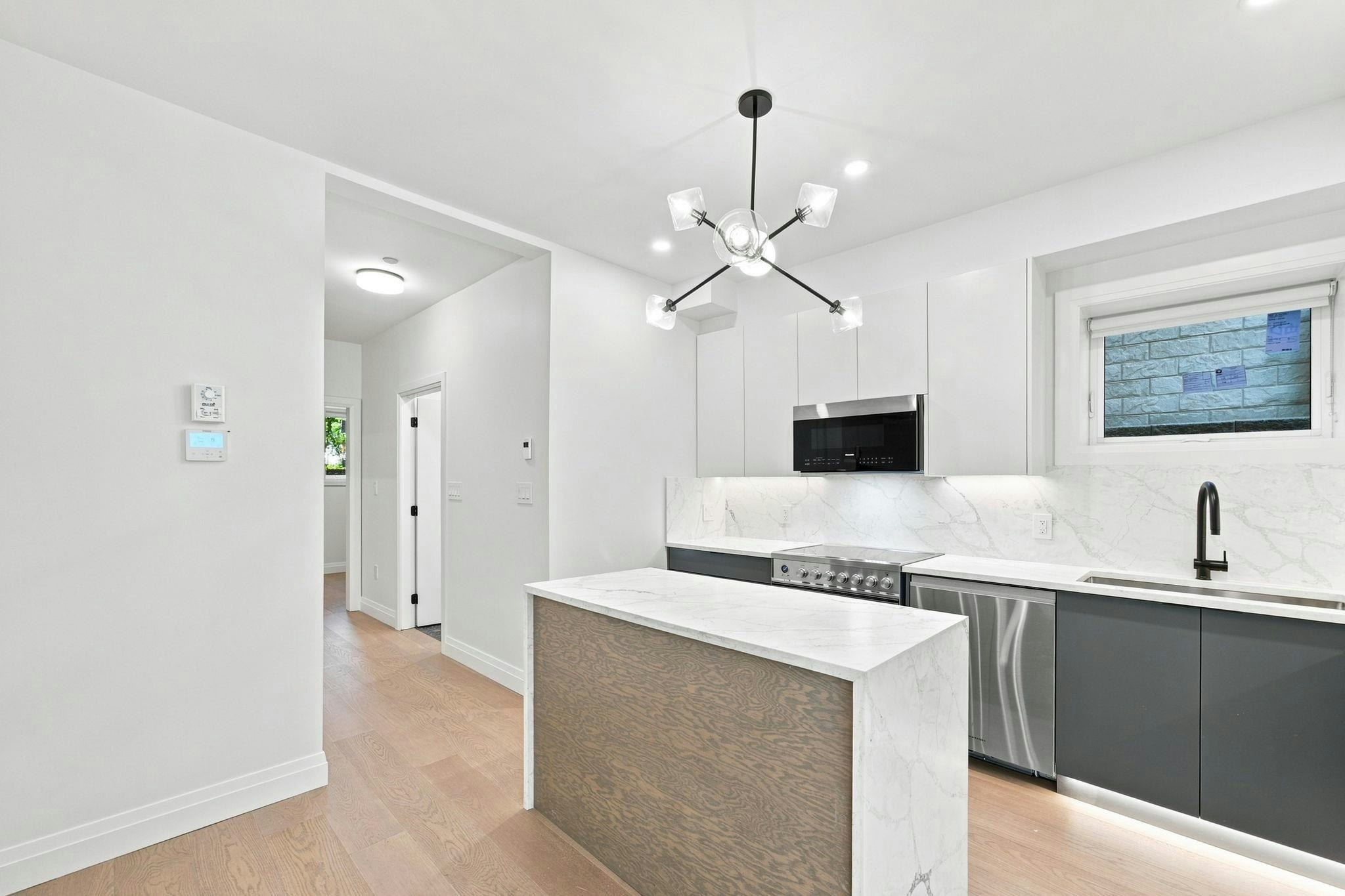 6166 Granville Street, Vancouver, BC, V6M 3E3 - 6