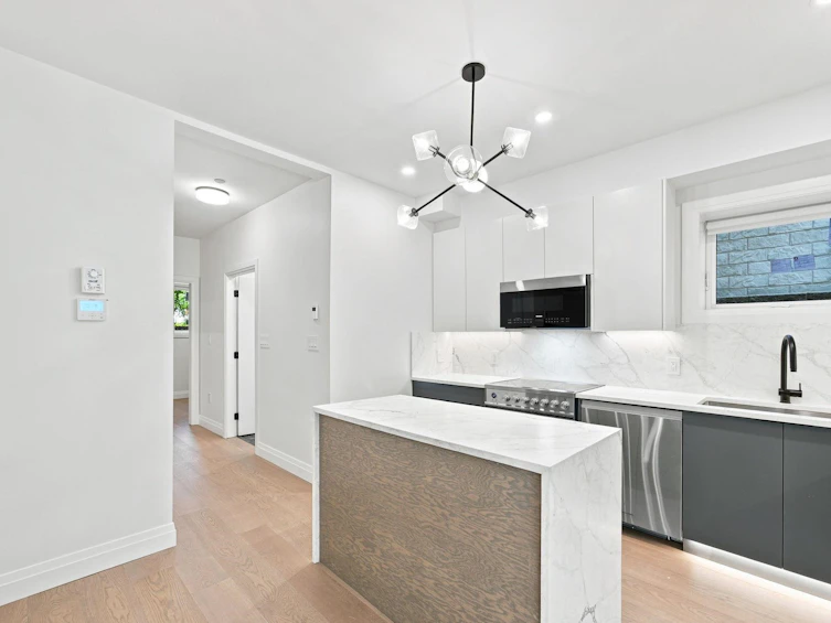 6166 Granville Street, Vancouver, BC, V6M 3E3 - 6