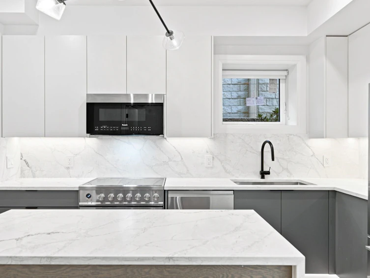 6166 Granville Street, Vancouver, BC, V6M 3E3 - 8