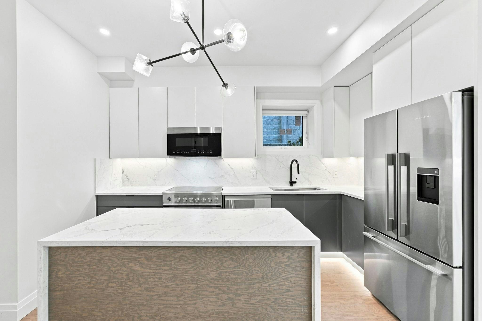 6166 Granville Street, Vancouver, BC, V6M 3E3 - 7