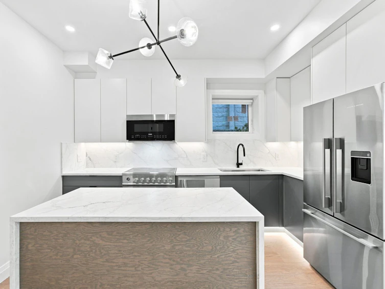 6166 Granville Street, Vancouver, BC, V6M 3E3 - 7