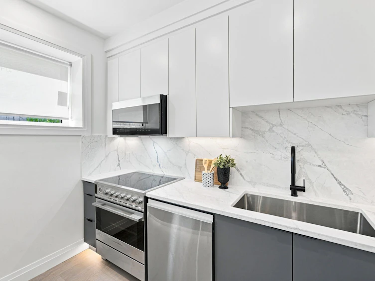 6170 Granville Street, Vancouver, BC, V6M 3E3 - 12