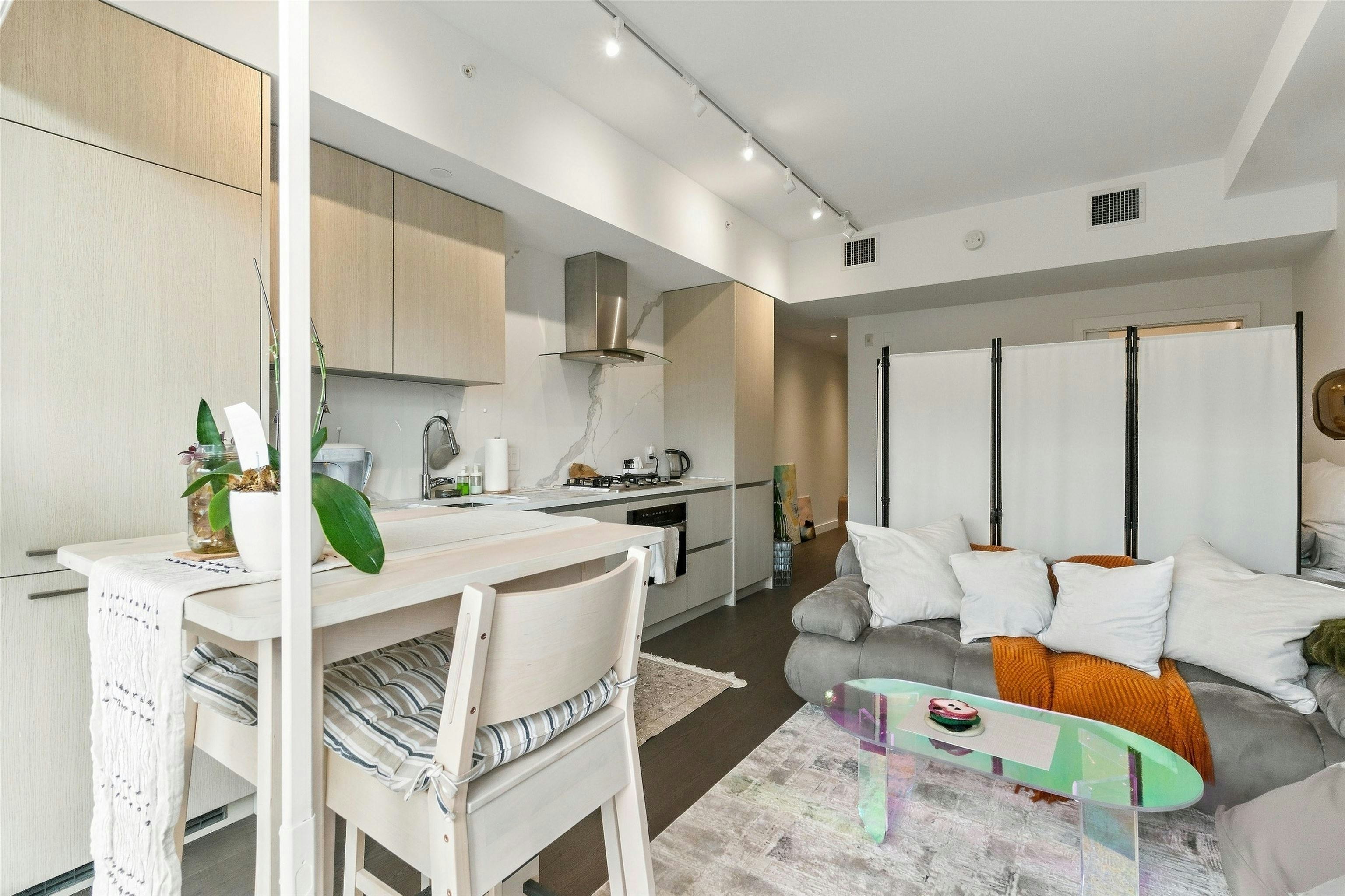 205-5168 Cambie Street - 3