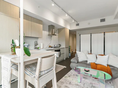 205-5168 Cambie Street - 3