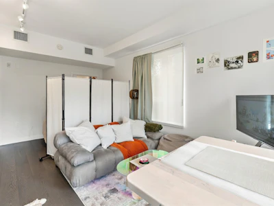 205-5168 Cambie Street - 5