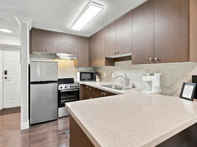 324-4360 Lorimer Road - 5