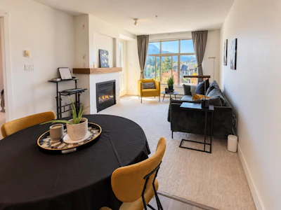 318-1211 Village Green Way - 5
