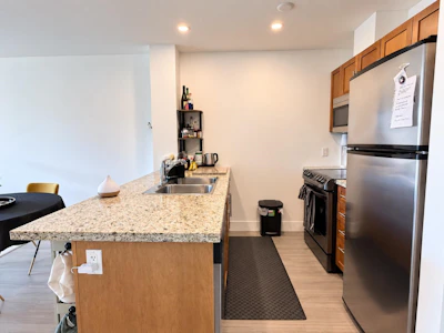 318-1211 Village Green Way - 2