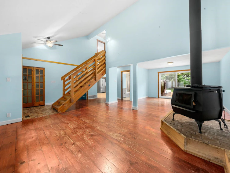 38260 Westway Avenue, Squamish, BC, V8B 0Y5 - 3