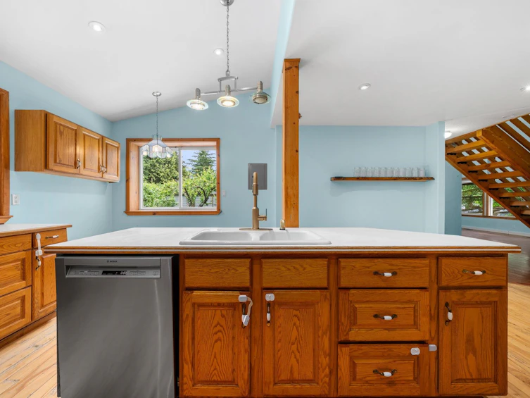 38260 Westway Avenue, Squamish, BC, V8B 0Y5 - 8