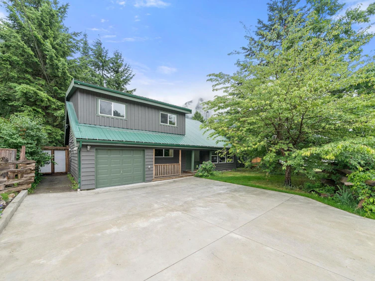 38260 Westway Avenue, Squamish, BC, V8B 0Y5