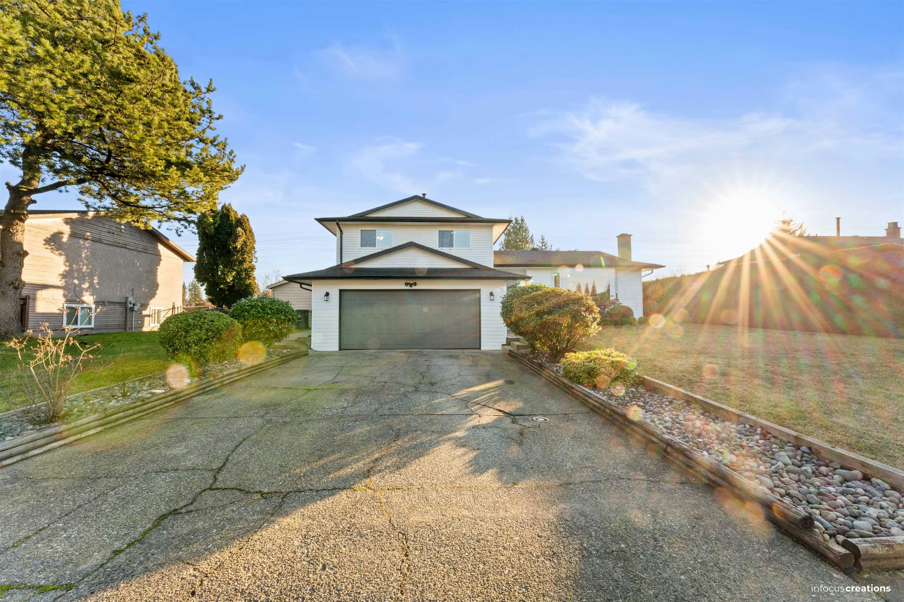 15796 95a Avenue, Surrey, BC, V4N 2L4