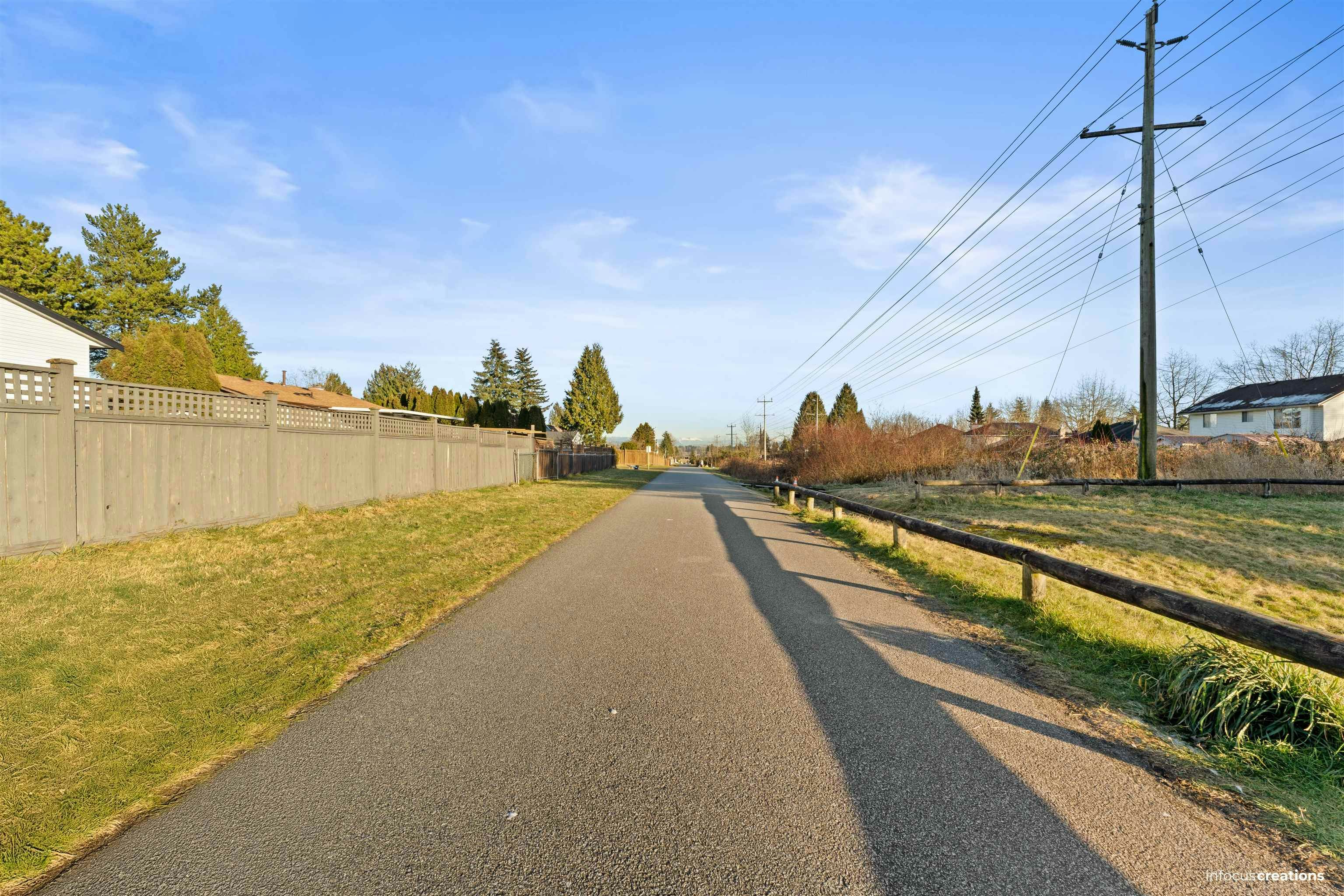 15796 95a Avenue, Surrey, BC, V4N 2L4 - 22